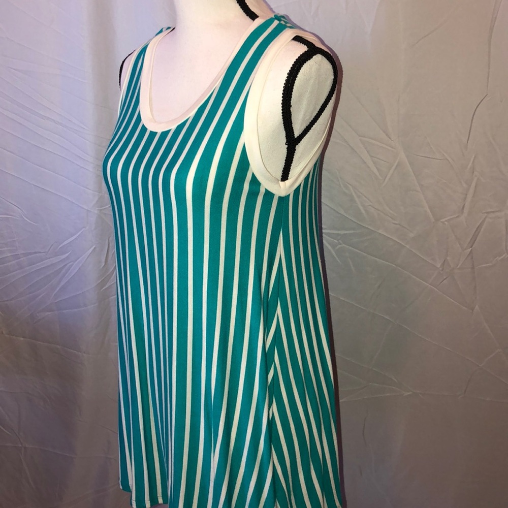 Turquoise & white top - Picture 6 of 8